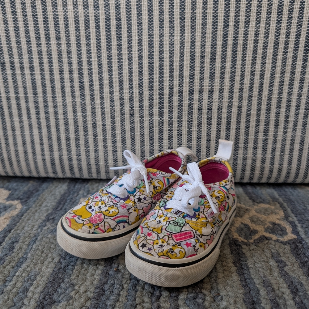 Kids Cartoon Print Lace-Up Sneakers in Pink and White